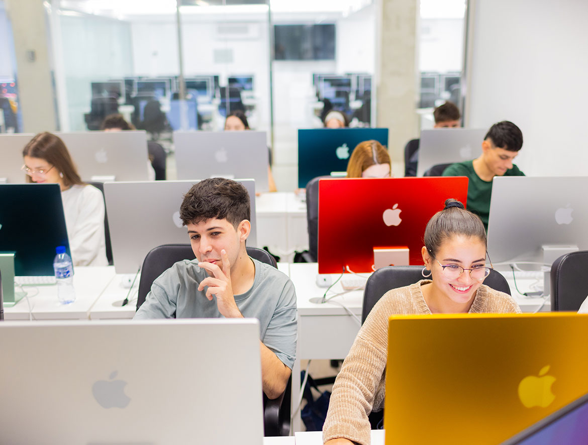 Alumnos de CEI trabajando en el aula