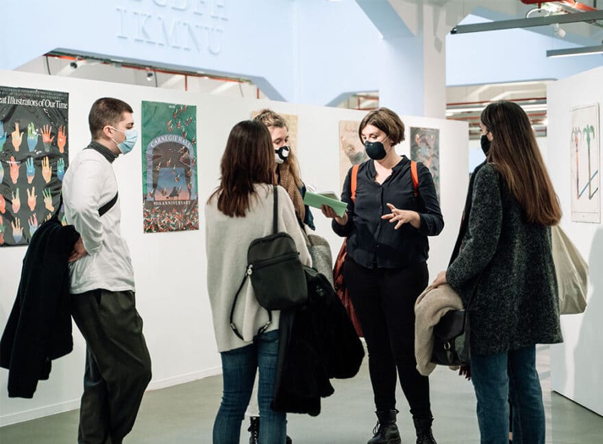 Alumnos de CEI en la visita a una exposición